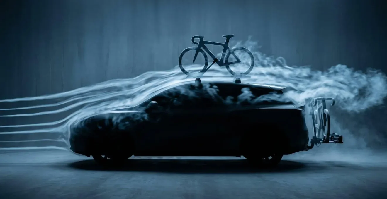 Vue latérale artistique montrant l'effet du vent sur différents systèmes de porte-vélos
